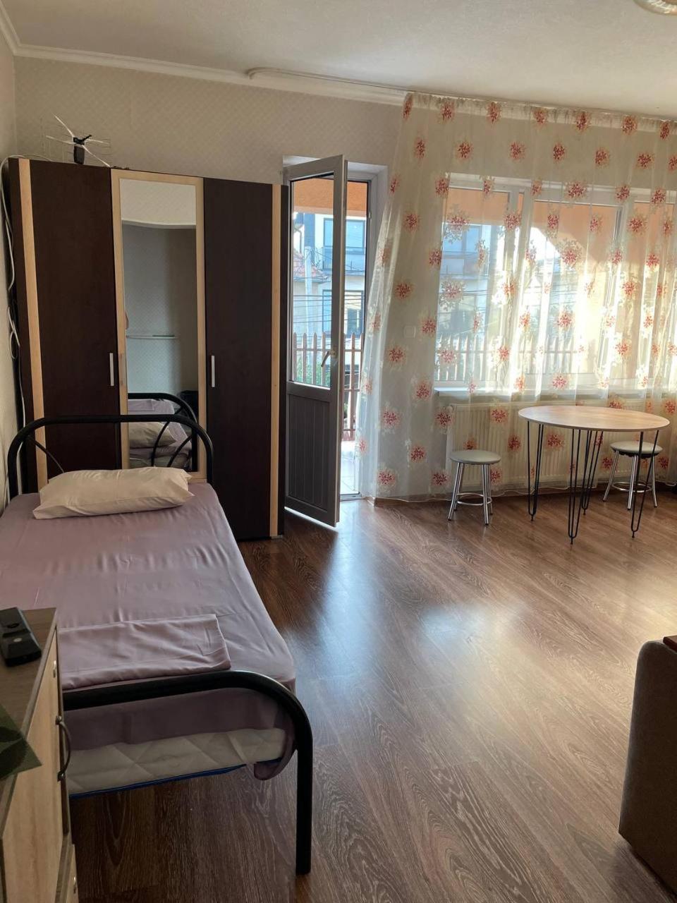 Vip Hostel Mukačevo Esterno foto
